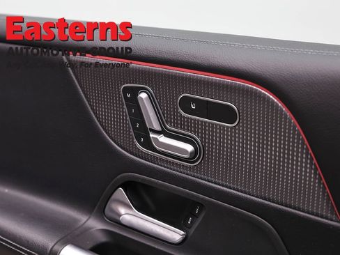 Used 2021 Mercedes-Benz GLB 250 4MATIC w/ Premium Package image 21