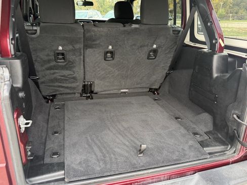 Used 2021 Jeep Wrangler Unlimited Sport image 30