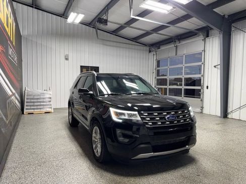 Used 2016 Ford Explorer XLT w/ Equipment Group 202A AWD/4WD image 20