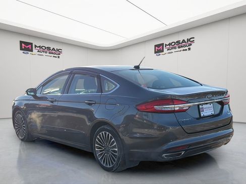 Used 2017 Ford Fusion SE w/ Fusion SE Technology Package image 5