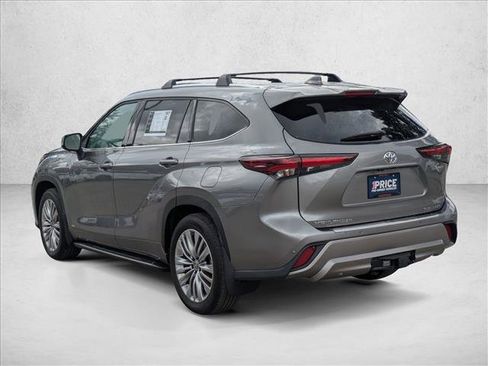 Used 2025 Toyota Highlander Platinum AWD/4WD image 8