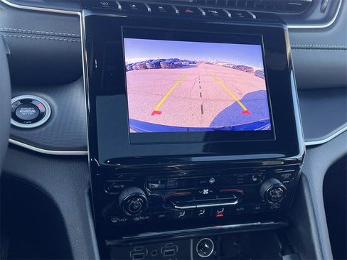 New 2025 Jeep Grand Cherokee Altitude image 16