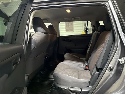 Used 2023 Toyota Highlander L image 22