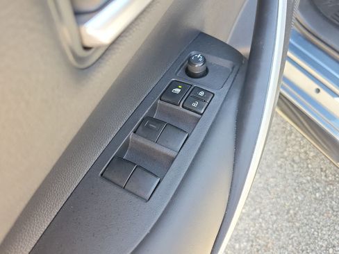 Used 2025 Toyota Corolla SE FWD image 14