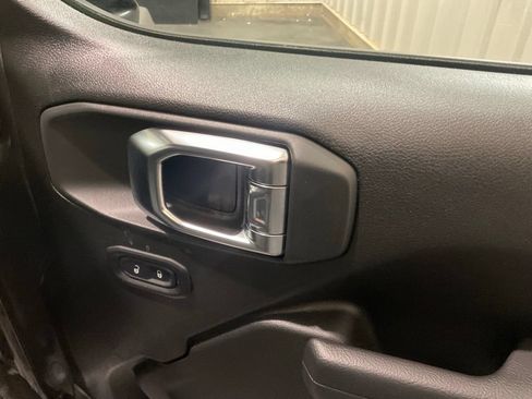 Used 2025 Jeep Wrangler Sport AWD/4WD image 10