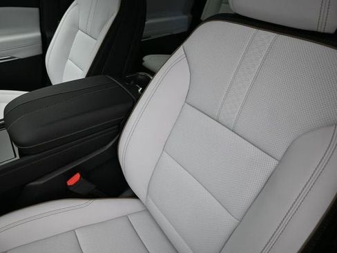New 2026 Chevrolet Traverse High Country w/ LPO, Floor Liner Package FWD image 17