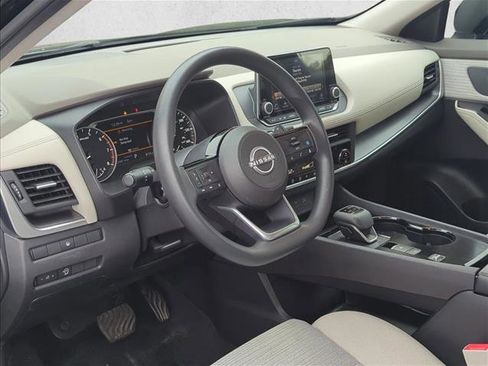 Used 2023 Nissan Rogue SV image 9
