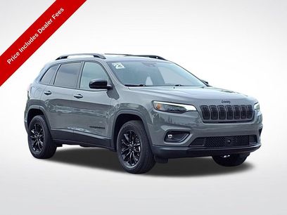 Used 2023 Jeep Cherokee Altitude Lux w/ Lux Elite Package