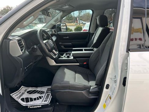 Used 2022 Toyota Tundra SR5 w/ Convenience Package image 9