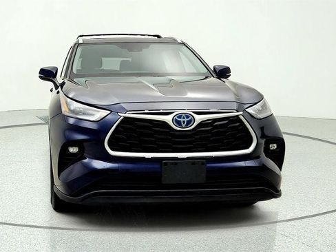 Used 2020 Toyota Highlander XLE FWD image 2