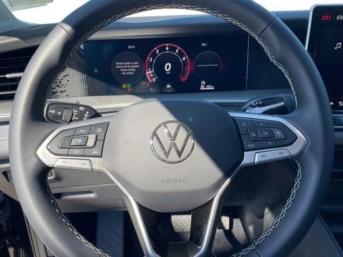 New 2025 Volkswagen Tiguan SE image 12