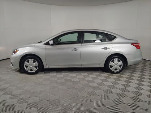 Used 2019 Nissan Sentra S image 2