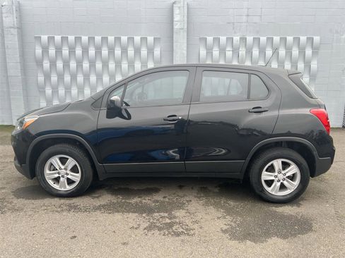 Used 2019 Chevrolet Trax LS w/ LPO, Cargo Package image 4