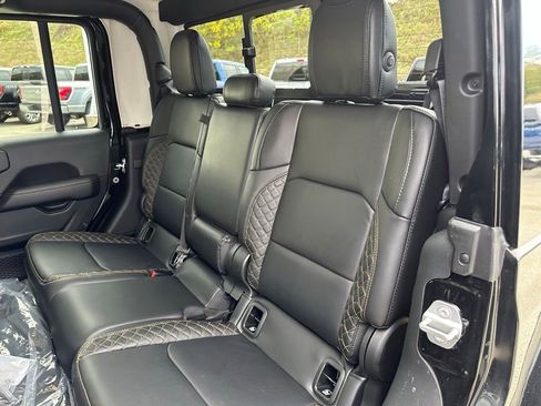 Used 2022 Jeep Gladiator Overland image 14