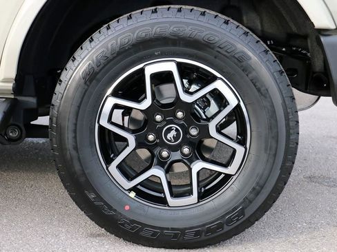 New 2026 Ford Bronco Outer Banks AWD/4WD image 8