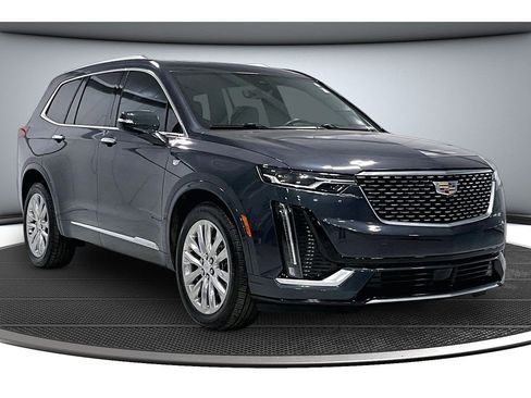 Used 2022 Cadillac XT6 Premium Luxury w/ Technology Package image 2