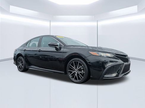 Used 2024 Toyota Camry SE FWD image 1