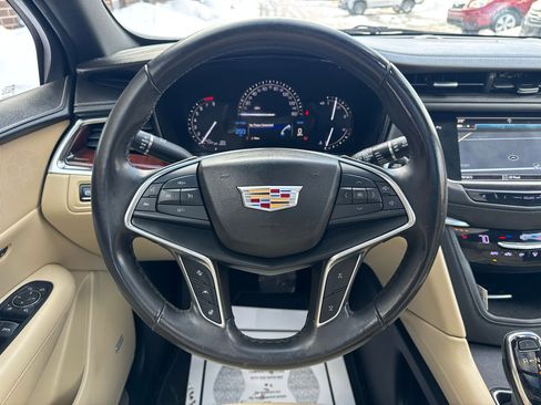 Used 2018 Cadillac XT5 Luxury w/ Driver Awareness Package image 10