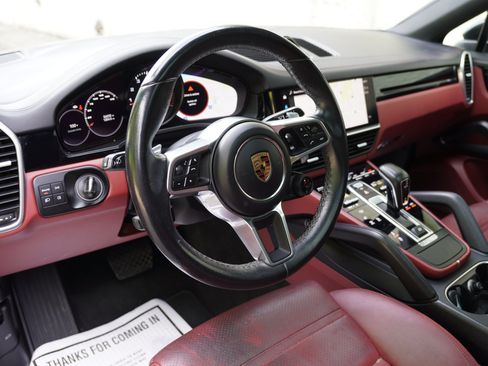 Used 2022 Porsche Cayenne Platinum Edition AWD/4WD image 3