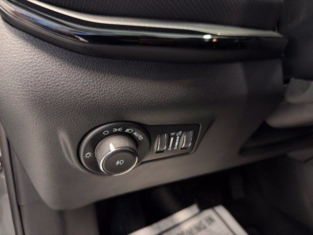 Used 2023 Jeep Compass Trailhawk w/ Trailhawk Convenience Group AWD/4WD image 16