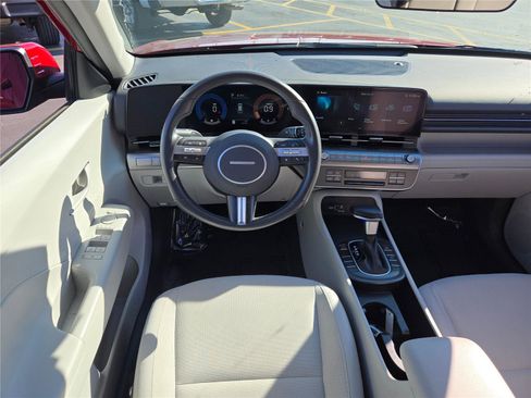 Used 2025 Hyundai Kona SEL image 21
