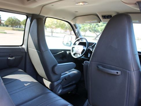 Used 2019 Chevrolet Express 2500 LS w/ Driver Convenience Package RWD image 18