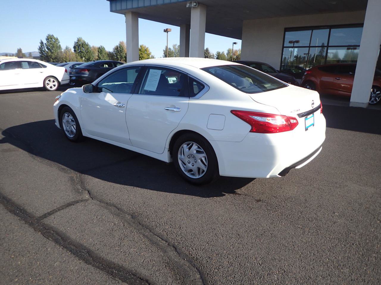 Used 2016 Nissan Altima 2.5 S w/ Power Driver Seat Package FWD image 3