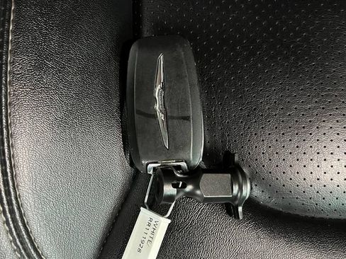 Used 2024 Chrysler Pacifica Limited FWD image 49