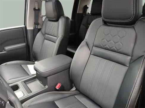 Used 2024 Nissan Frontier SL image 24