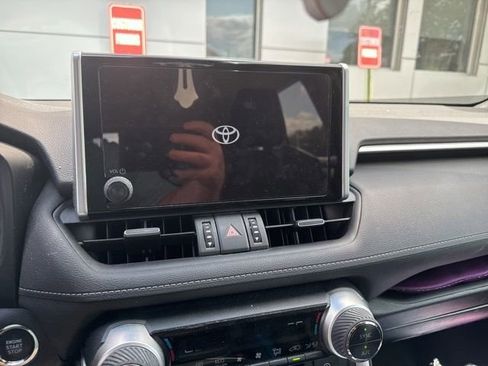 Used 2023 Toyota RAV4 XLE Premium image 30