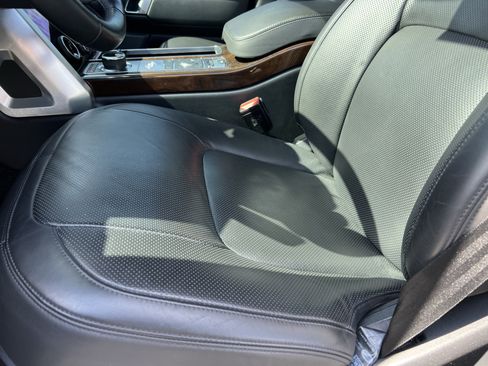 Used 2020 Land Rover Range Rover HSE image 17