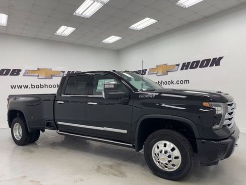 New 2025 Chevrolet Silverado 3500 High Country w/ Technology Package image 3