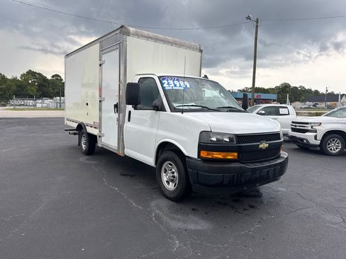Used 2021 Chevrolet Express 3500 w/ Power Convenience Package RWD image 7