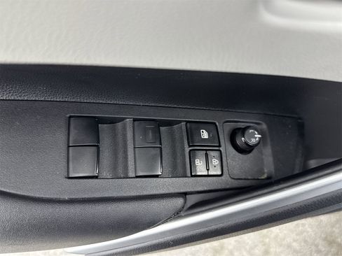Used 2023 Toyota Corolla Cross LE image 18