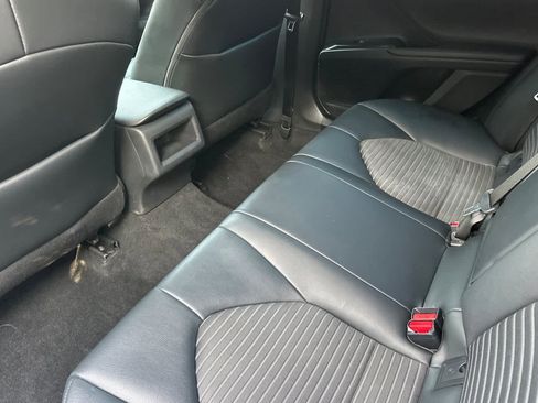 Used 2020 Toyota Camry SE image 4