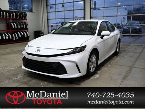 Used 2025 Toyota Camry LE image 1