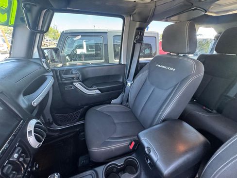 Used 2015 Jeep Wrangler Unlimited Rubicon w/ Connectivity Group AWD/4WD image 28