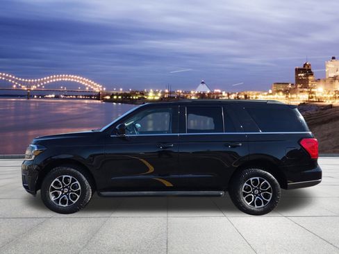 Used 2024 Ford Expedition XLT image 2