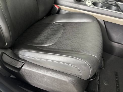 Used 2026 Kia Carnival FWD image 28