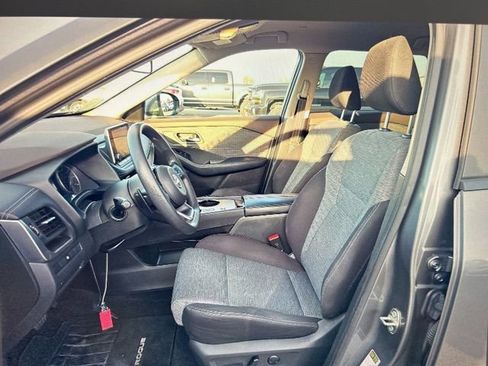 Used 2023 Nissan Rogue SV image 13