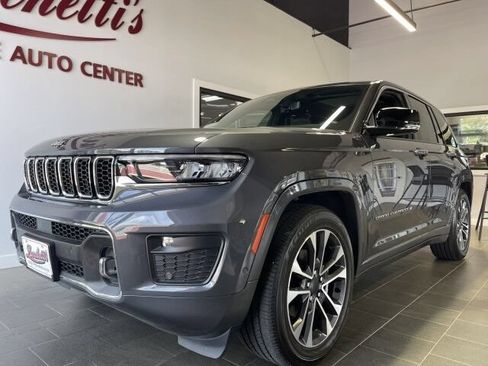 Used 2023 Jeep Grand Cherokee Overland w/ Luxury Tech Group IV AWD/4WD image 2