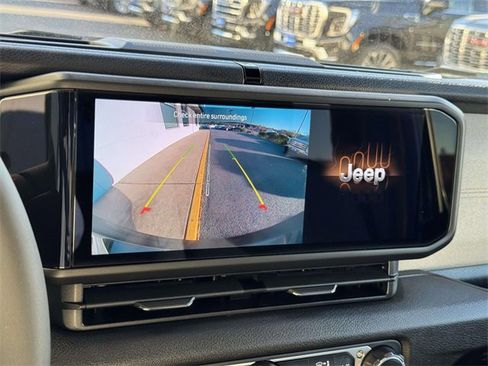 Used 2025 Jeep Wrangler Sport S image 15