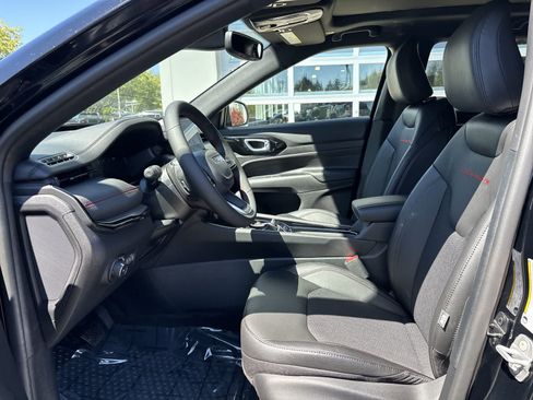 New 2026 Jeep Compass Trailhawk w/ Sun, Sound & Navigation Group AWD/4WD image 9