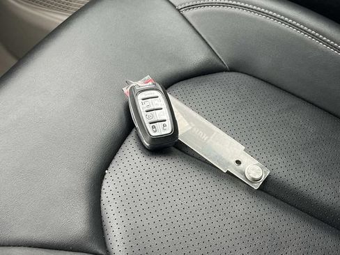 Used 2024 Chrysler Pacifica Touring-L FWD image 39
