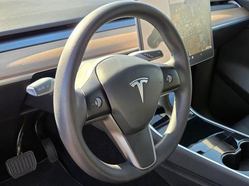 Used 2021 Tesla Model Y Long Range AWD/4WD image 31