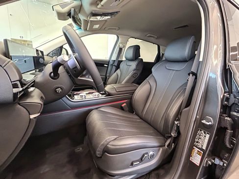 Used 2025 Genesis GV80 2.5T image 10