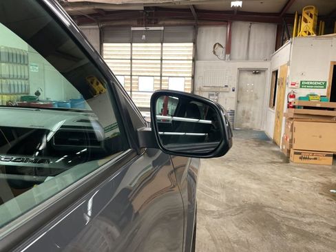 Used 2025 Toyota Tacoma SR5 AWD/4WD image 10