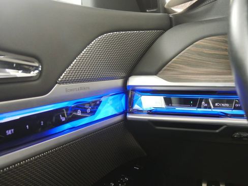 Certified 2023 BMW 760i xDrive w/ Executive Package image 21