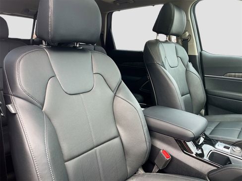 Used 2025 Kia Telluride EX w/ EX Captain's Chair Package image 31