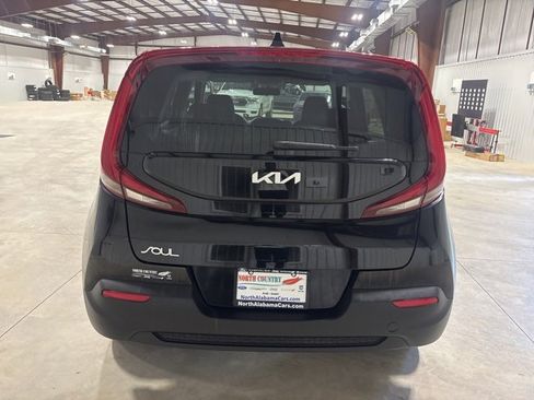 Used 2022 Kia Soul LX image 7